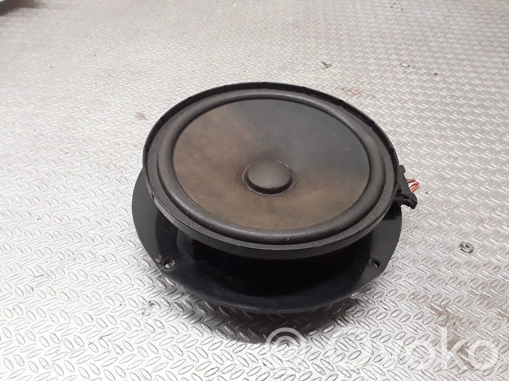 Volkswagen Jetta V Rear door speaker 