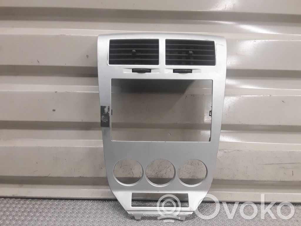 Rejilla de ventilación central del panel   0YZ081Z2AE