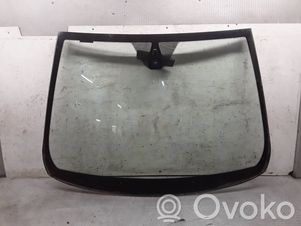Priekšējā loga stikls