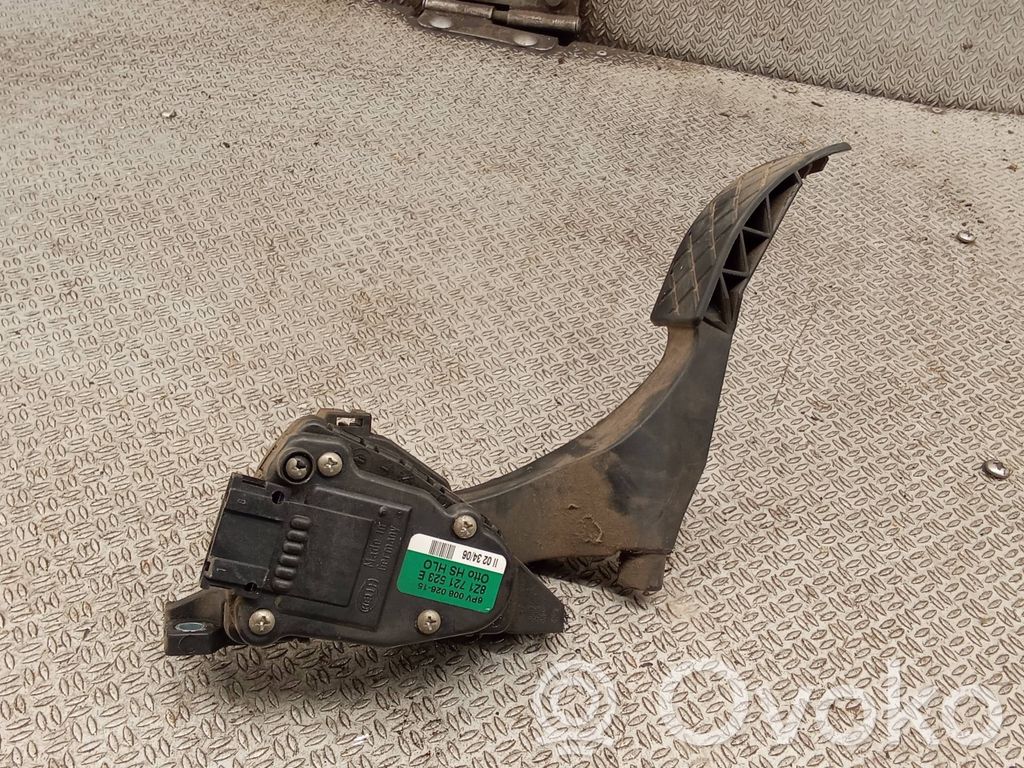 Accelerator throttle pedal   8Z1721523E