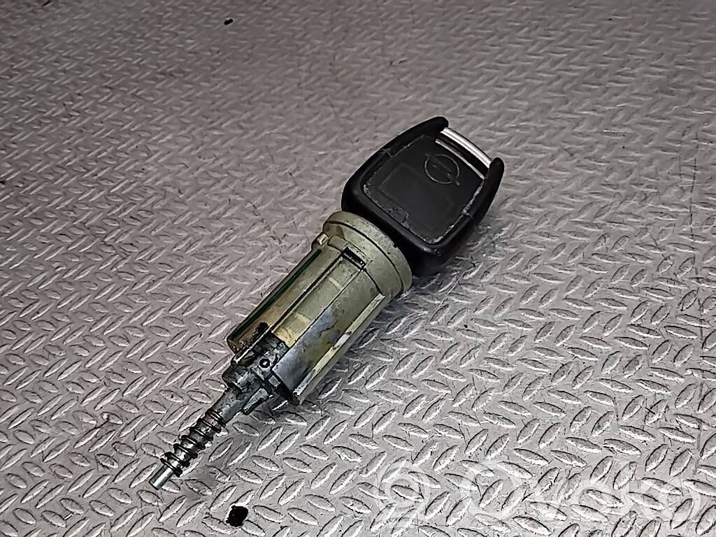 Opel Astra G Užvedimo spynelė 