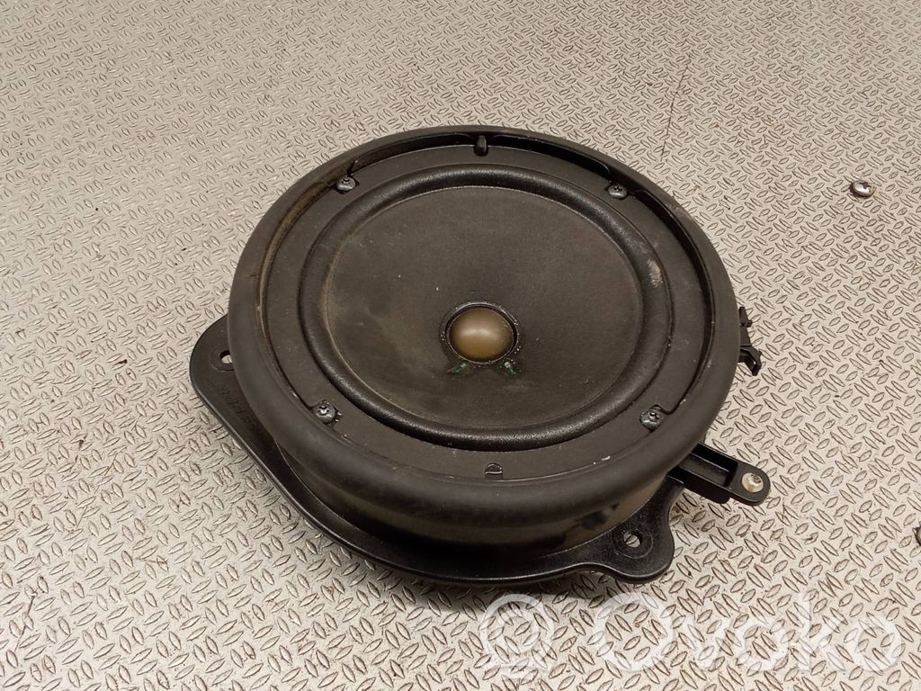 Enceinte de porte arrière   4E0035411H