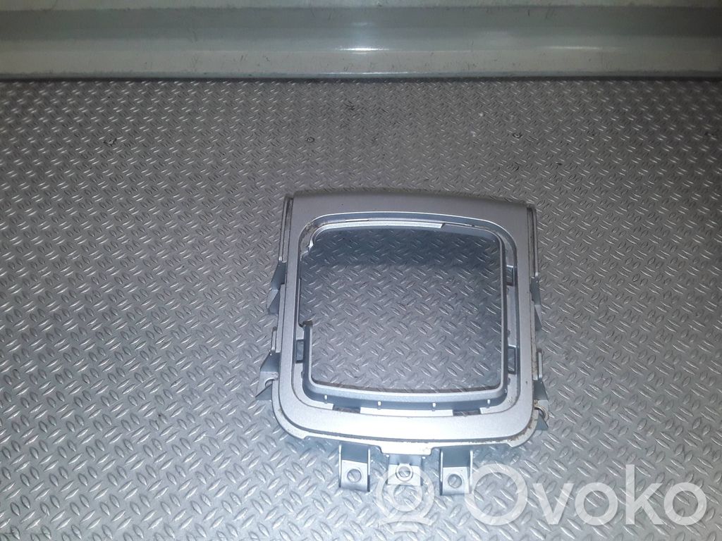 KIA Ceed Vaihteenvalitsimen kehys verhoilu muovia 