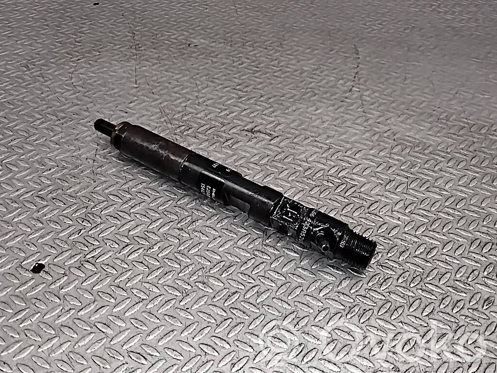 Nissan Note (E11) Inyector de combustible 