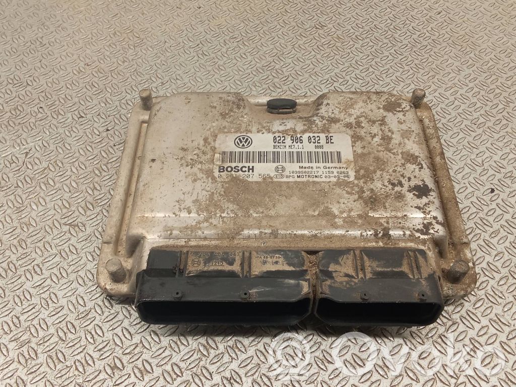 Volkswagen Touareg I Engine control unit/module 