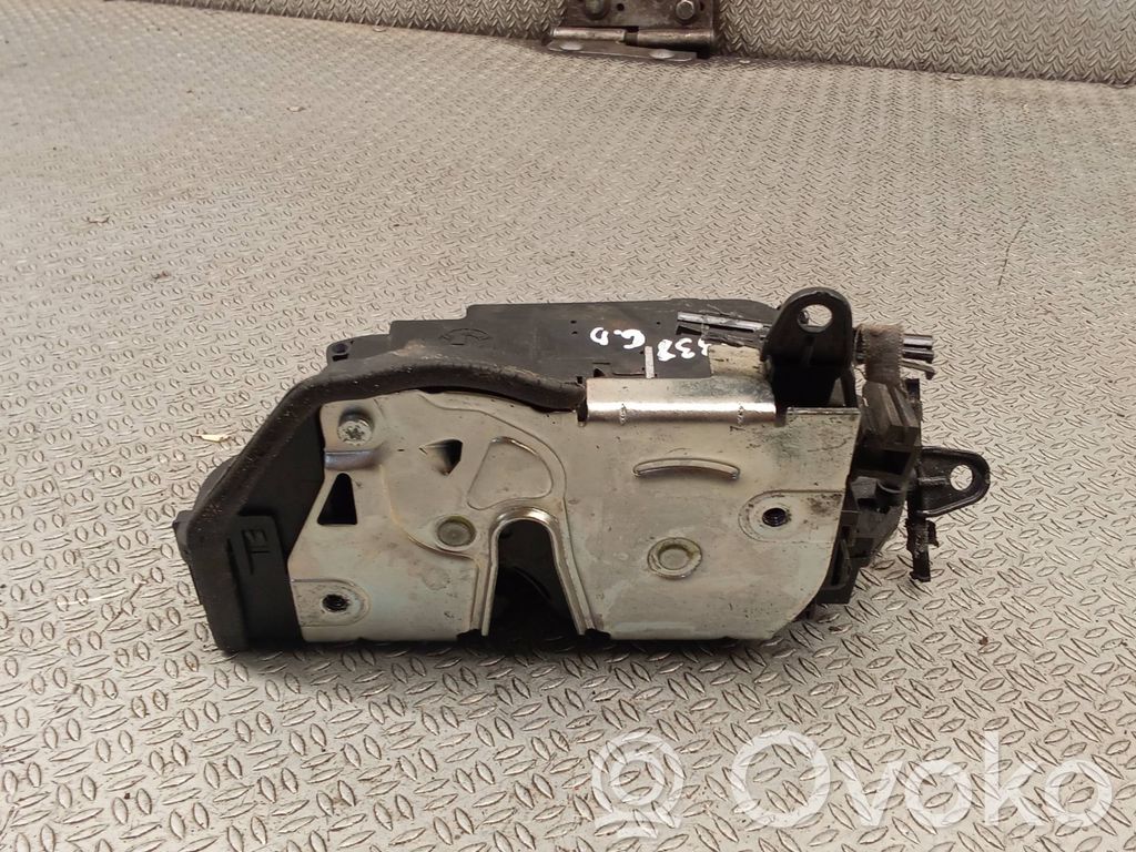 Rear door lock   7229468