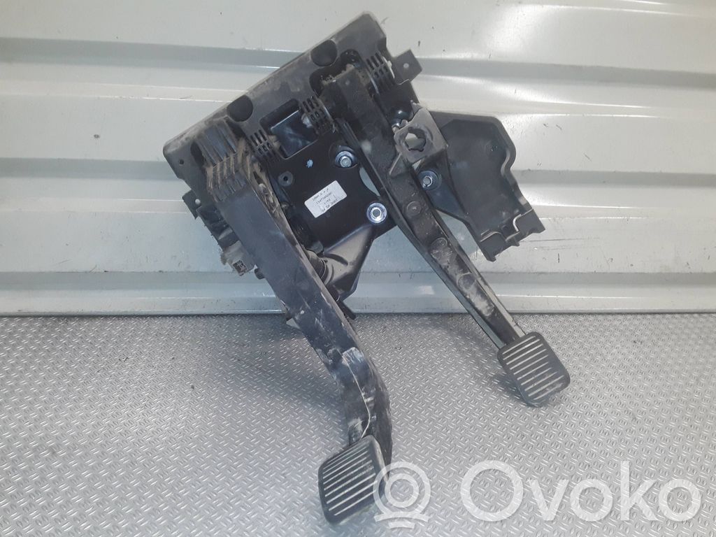 Assemblage pédale   1347365080