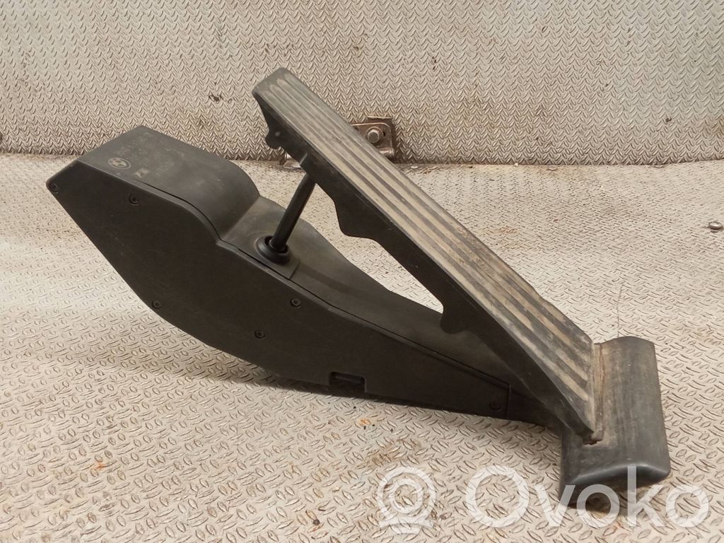 Accelerator throttle pedal   6762480