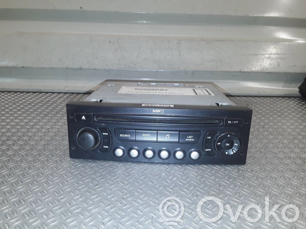 Panel / Radioodtwarzacz CD/DVD/GPS   7648098392