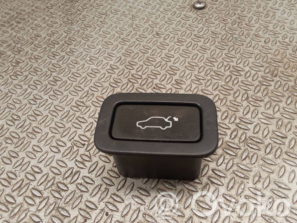 Volvo XC70 Tailgate/boot open switch button 