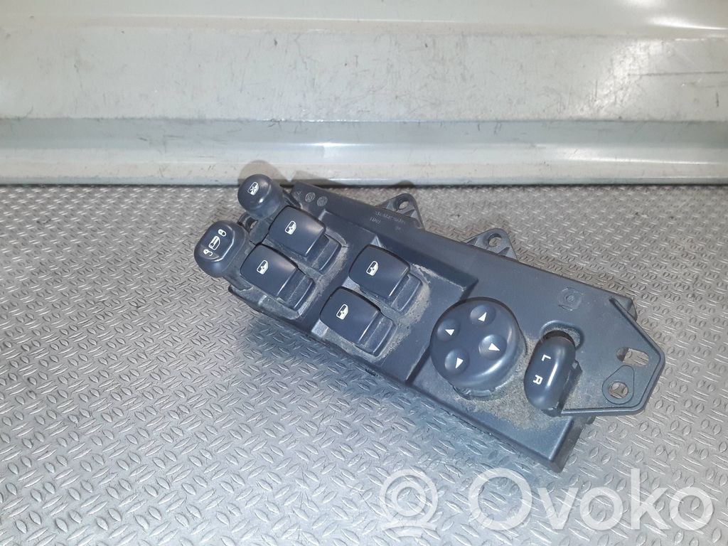 Electric window control switch   04685980AG