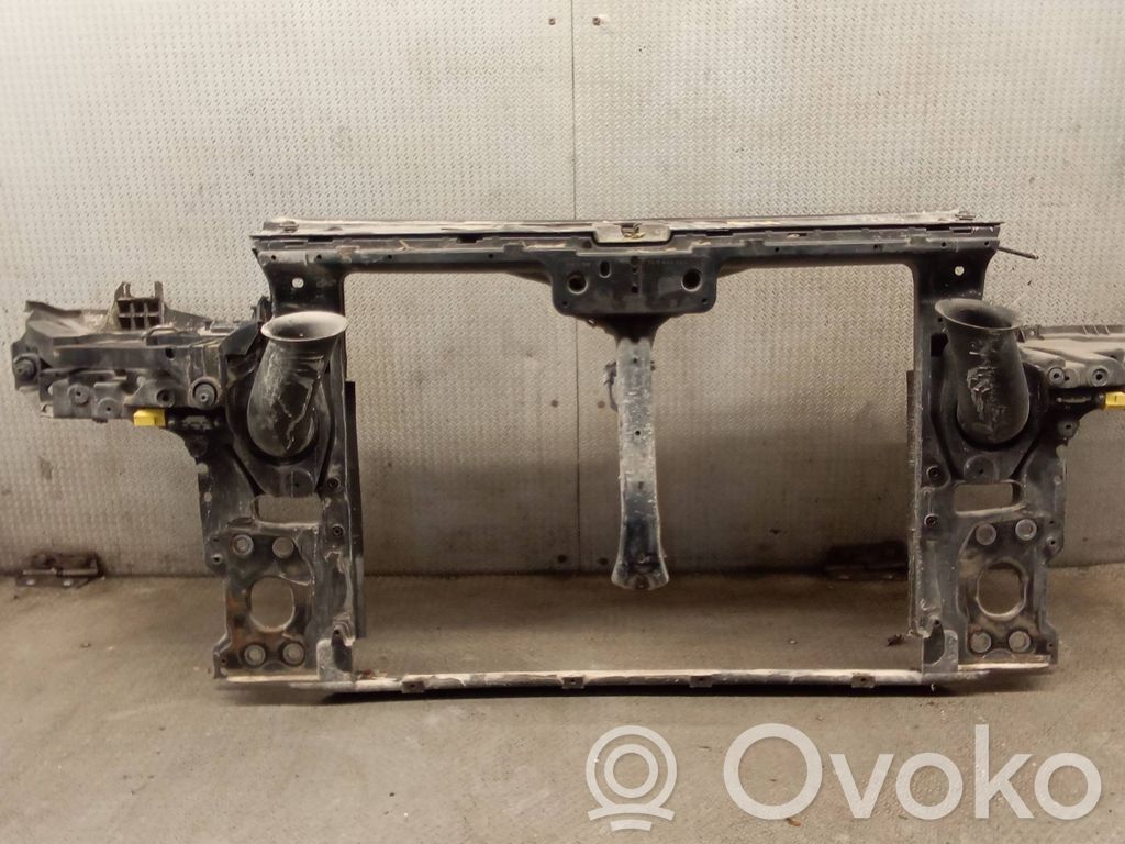 Панель радиаторов   7L0805594