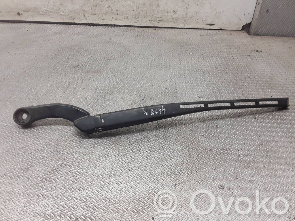 Brazo del limpiaparabrisas delantero   8E1955407C