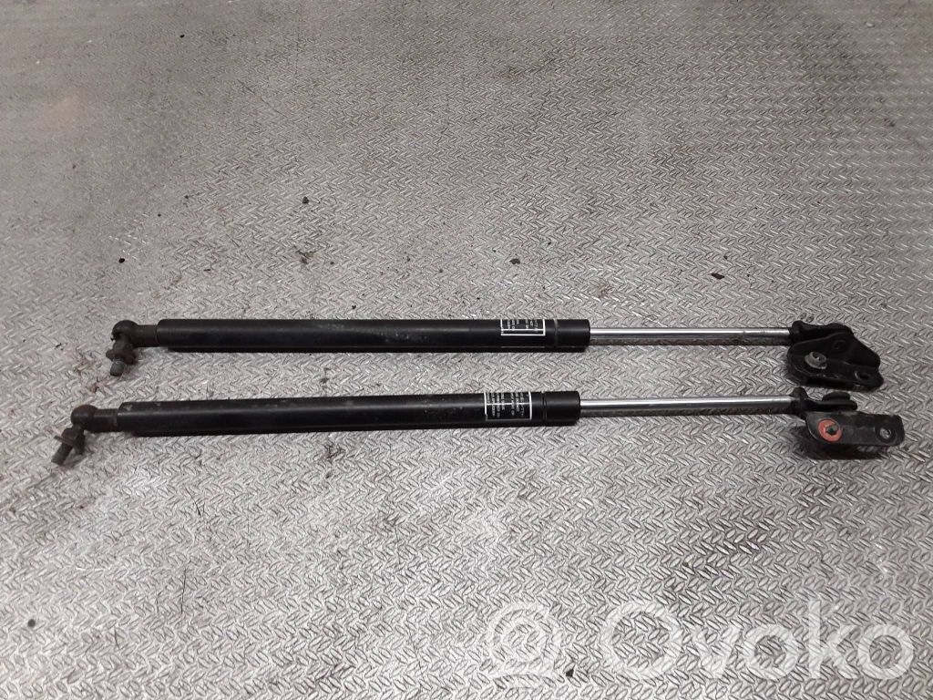 Vérin, capot-moteur