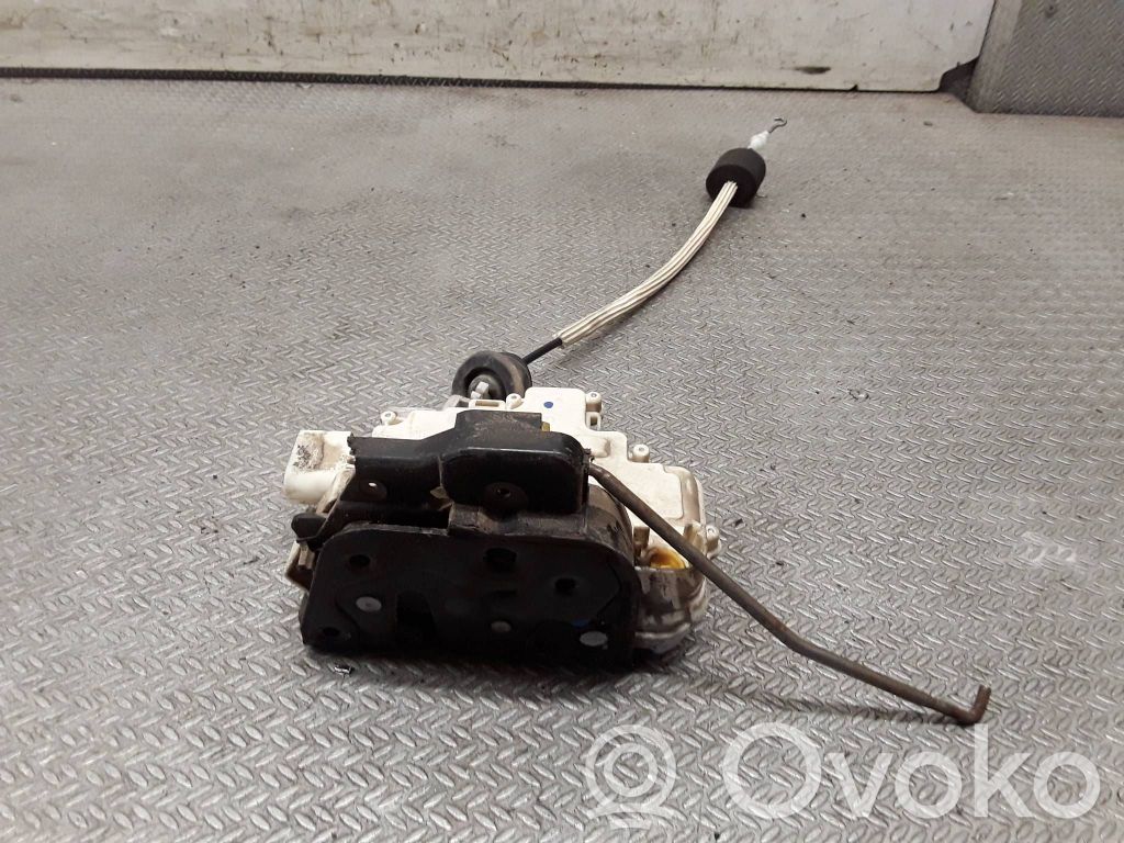Audi A6 S6 C6 4F Priekšpusē slēdzene 