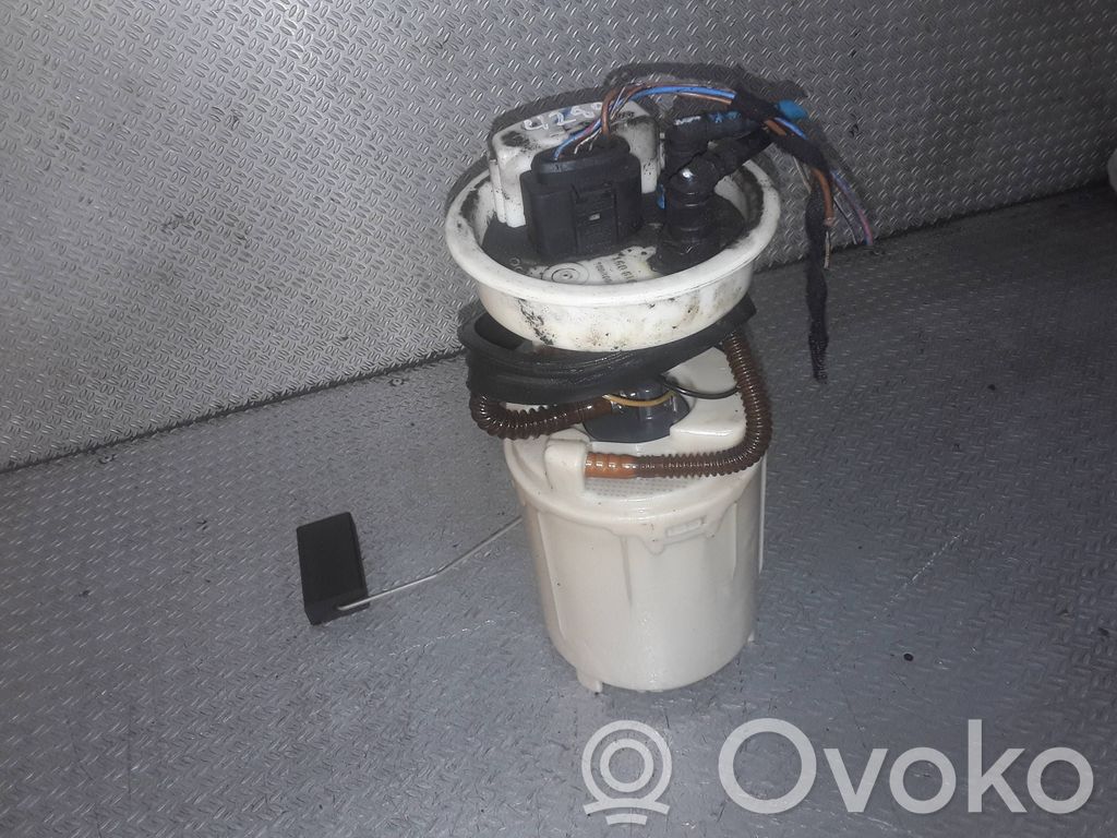 Bomba interna de combustible   8Z0919051