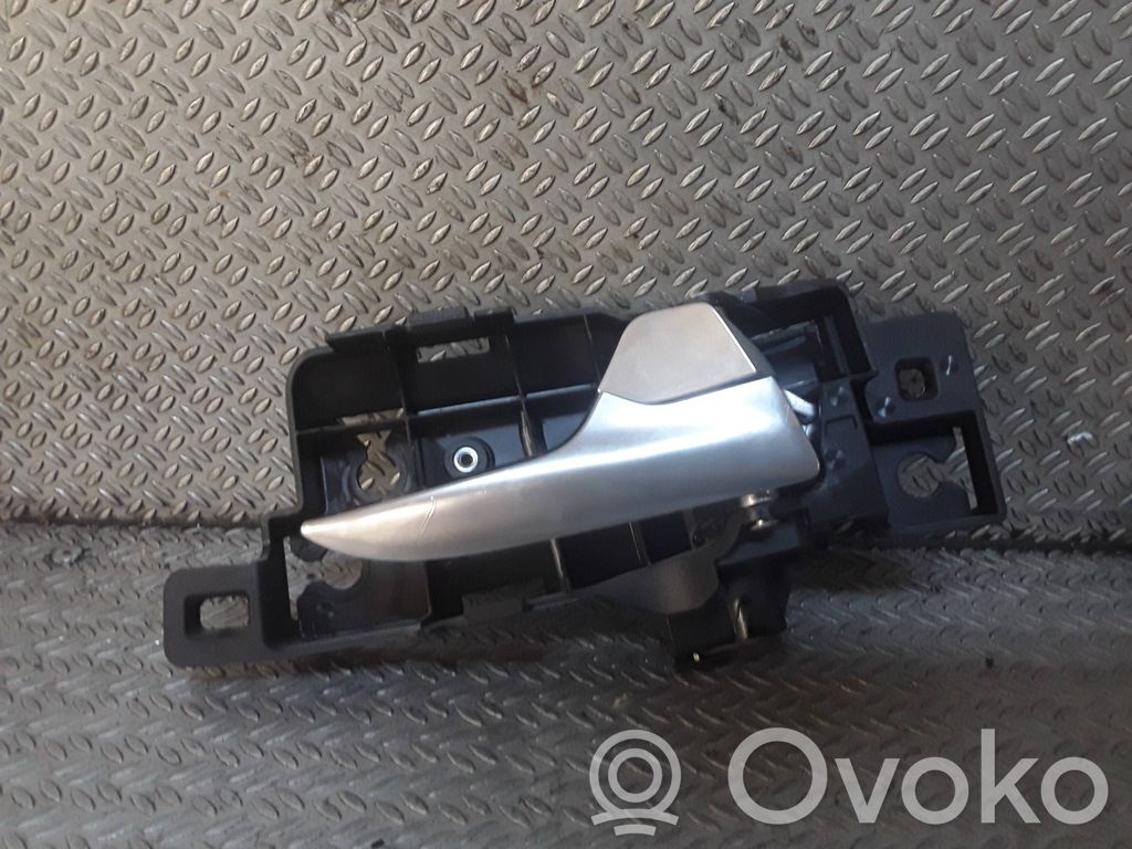 Manecilla interna puerta trasera   6M21U22600
