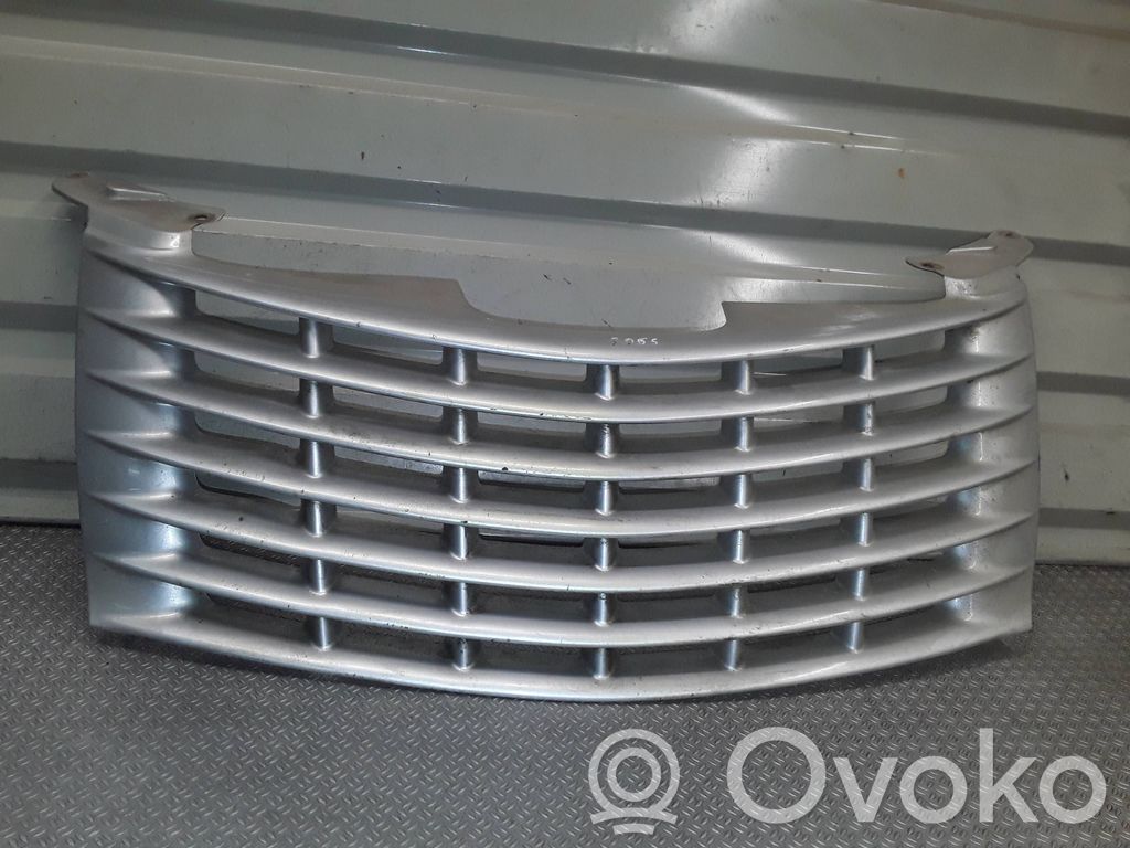 Chrysler PT Cruiser Front bumper upper radiator grill 