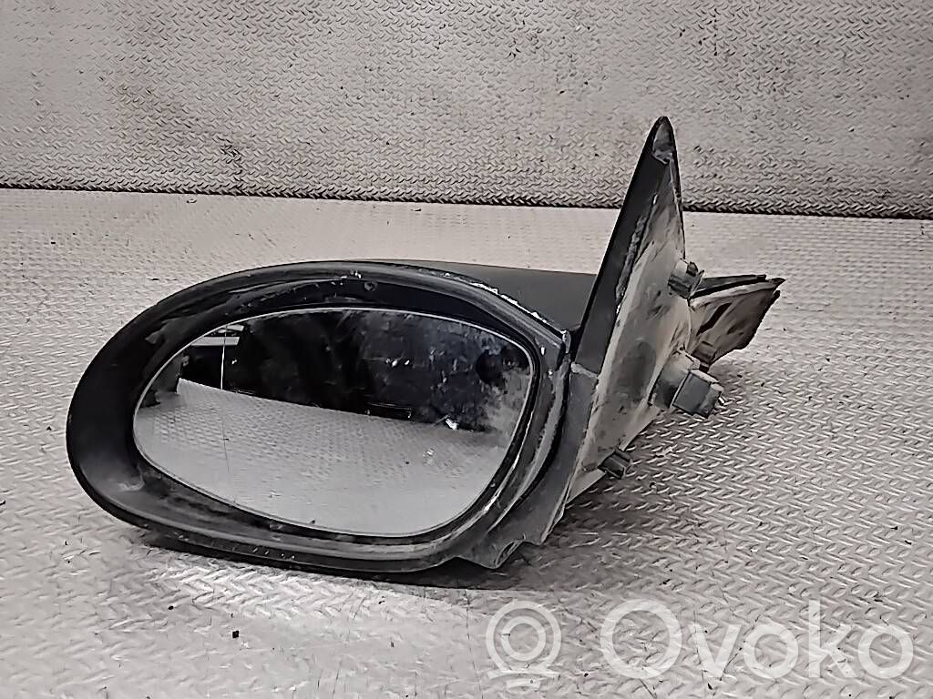 Front door electric wing mirror   E1010446
