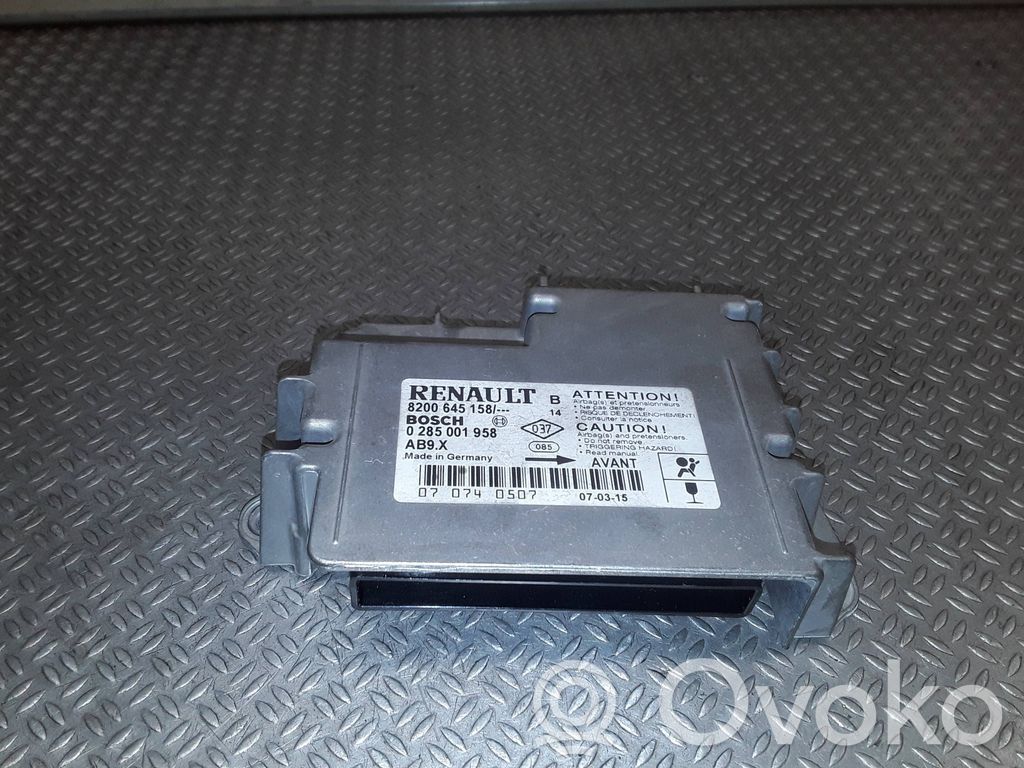 Renault Clio III Airbag control unit/module 