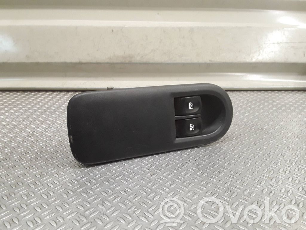 Renault Clio III Electric window control switch 