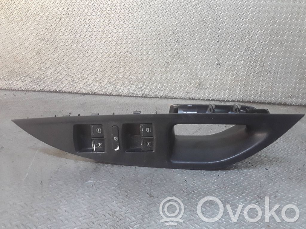 Electric window control switch   1K4959857