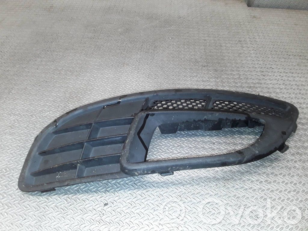 Fiat Croma Verkleidung Nebelscheinwerfer / Gitter vorne 