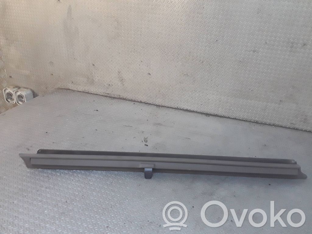 Audi A8 S8 D3 4E Aizmugurē logu aizkars 
