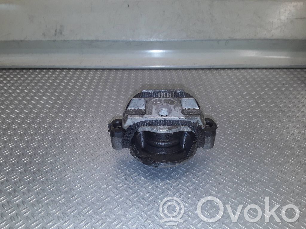 Audi A8 S8 D3 4E Vaihdelaatikon kiinnitys 