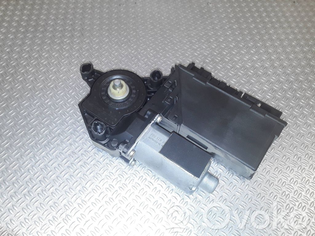 Galinis varikliukas langų pakėlėjo   8Z0959802B,5WK48056ABF