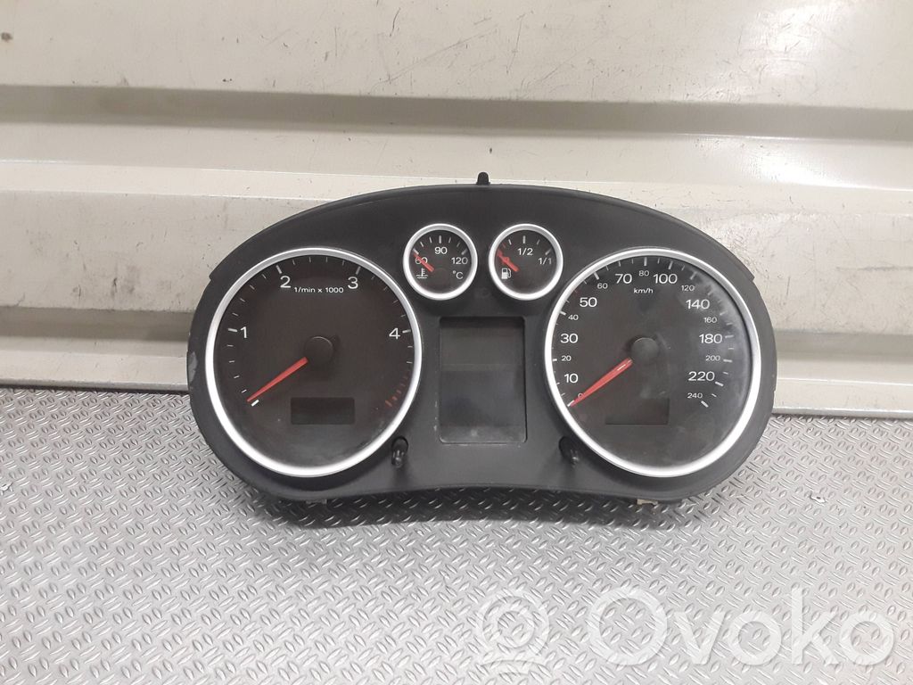 Audi A2 Speedometer (instrument cluster) 