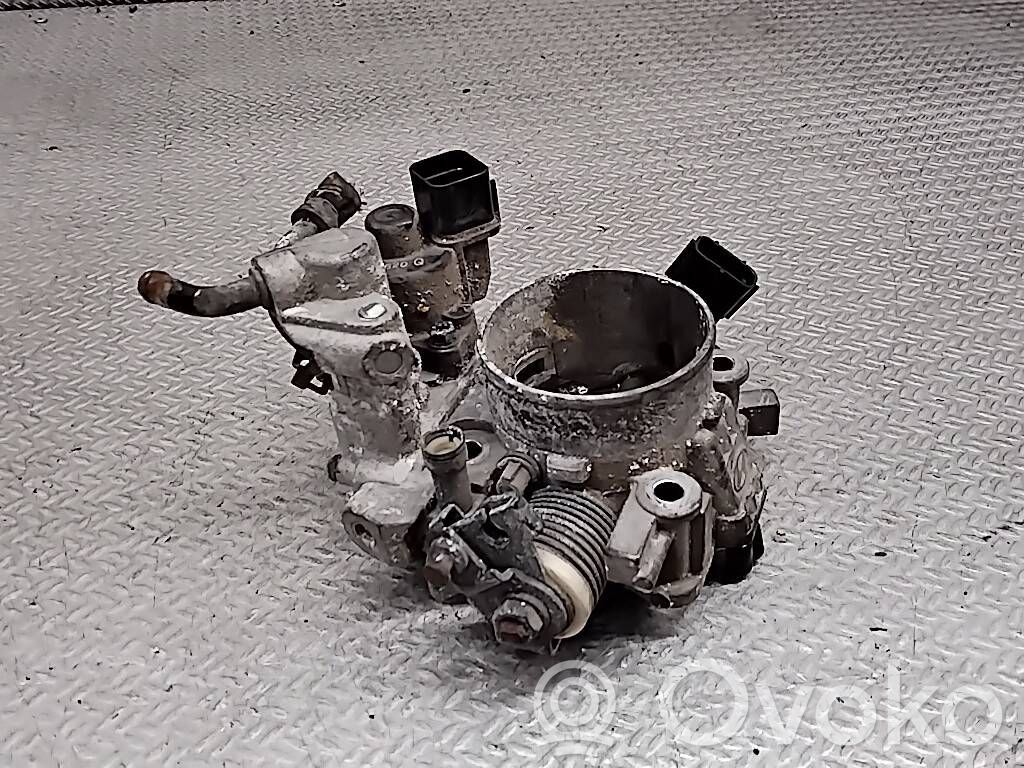 Throttle valve   E9T15373C
