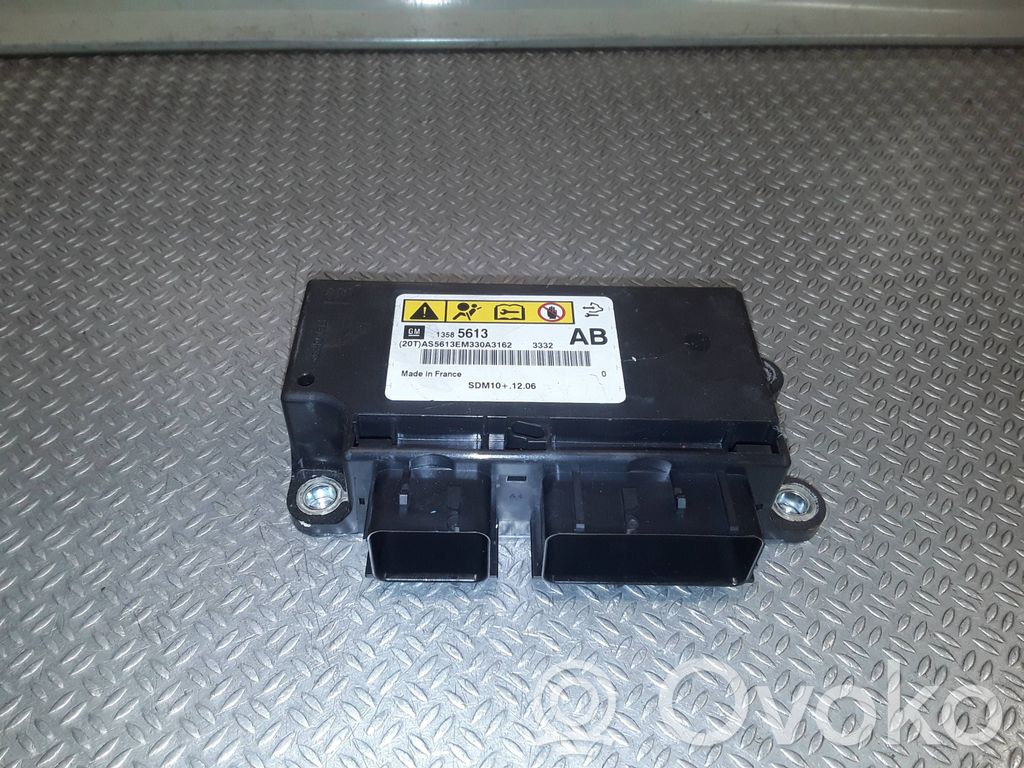 Module de contrôle airbag   13585613