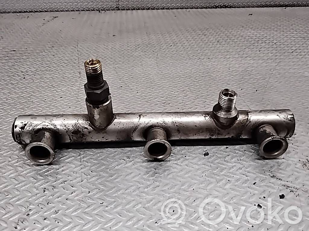 Audi A6 S6 C6 4F Listwa wtryskowa 
