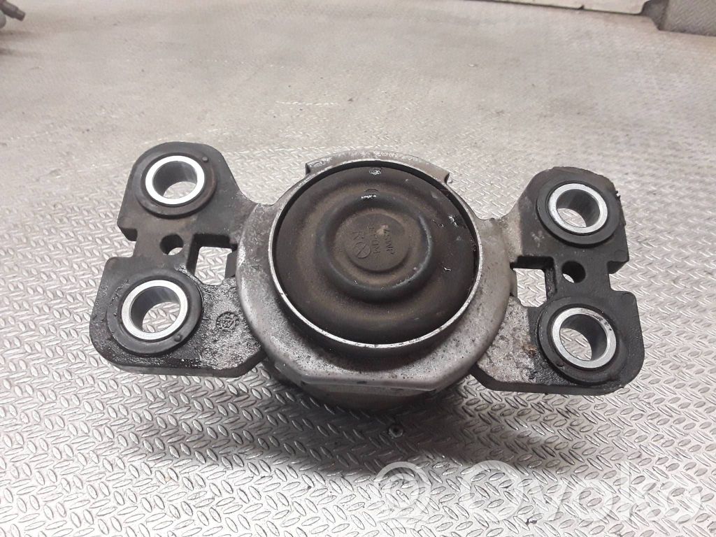 Volvo V70 Engine mount bracket 
