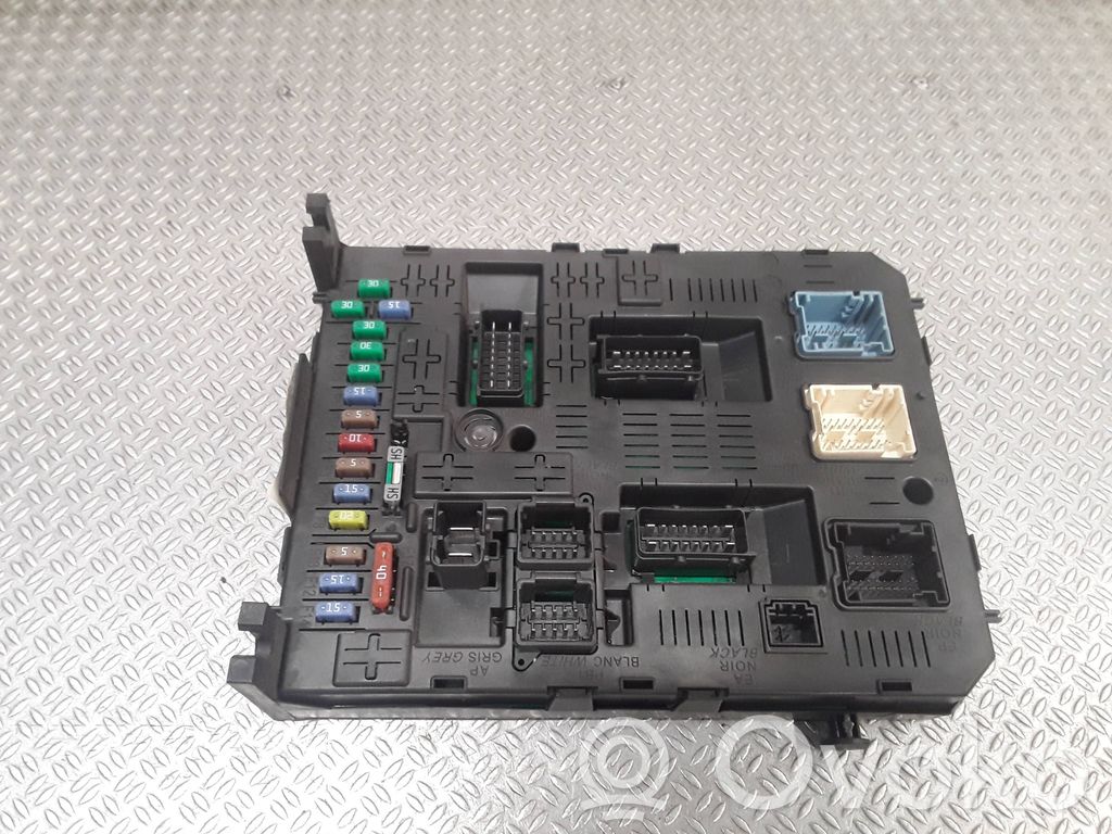Peugeot 407 Saugiklių blokas 