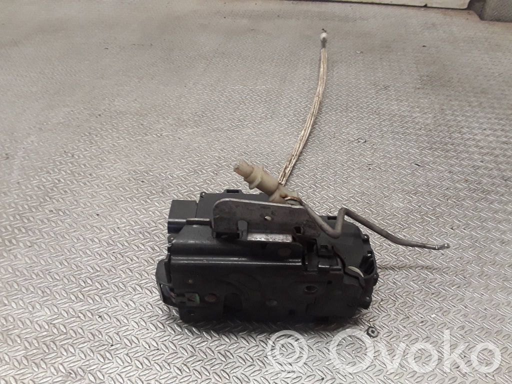 Audi A2 Priekšpusē slēdzene 