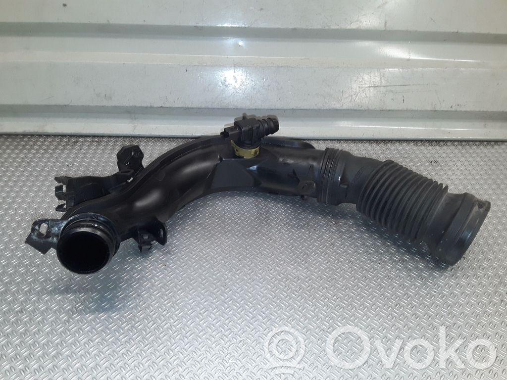Furtun/conductă intercooler   M06021A152