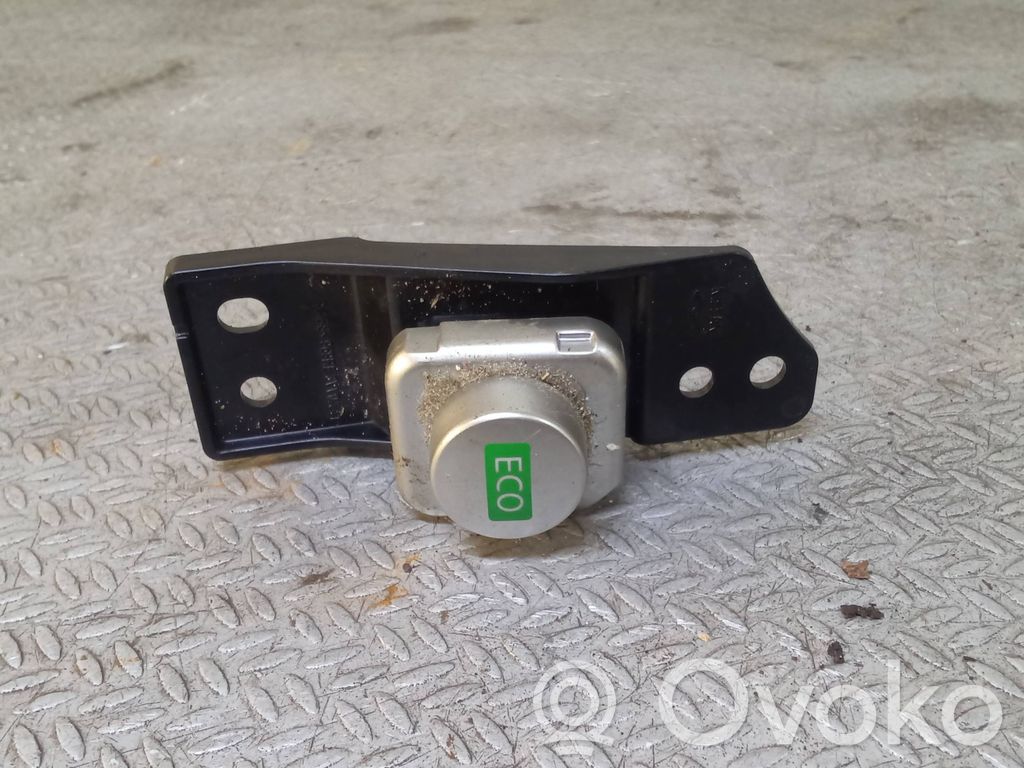 Nissan Note (E12) Otros interruptores/perillas/selectores 