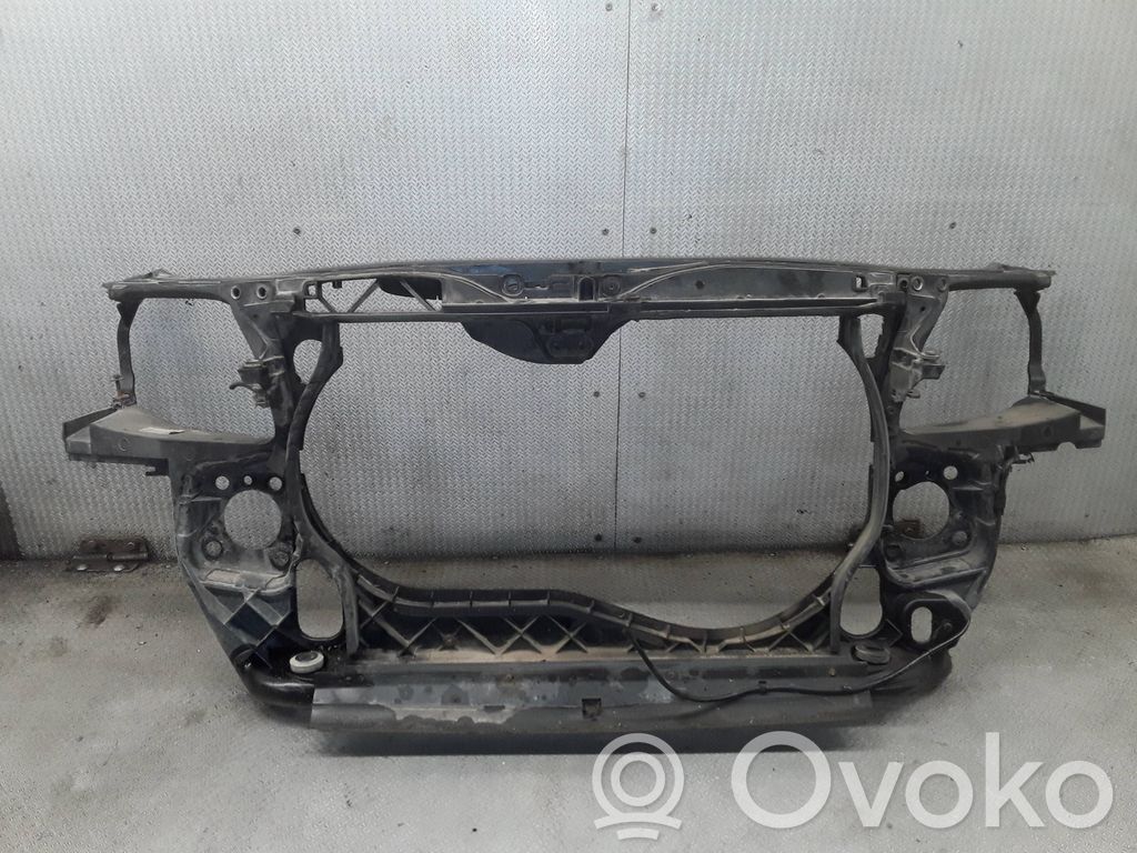 Audi A4 S4 B7 8E 8H Radiatorių panelė 