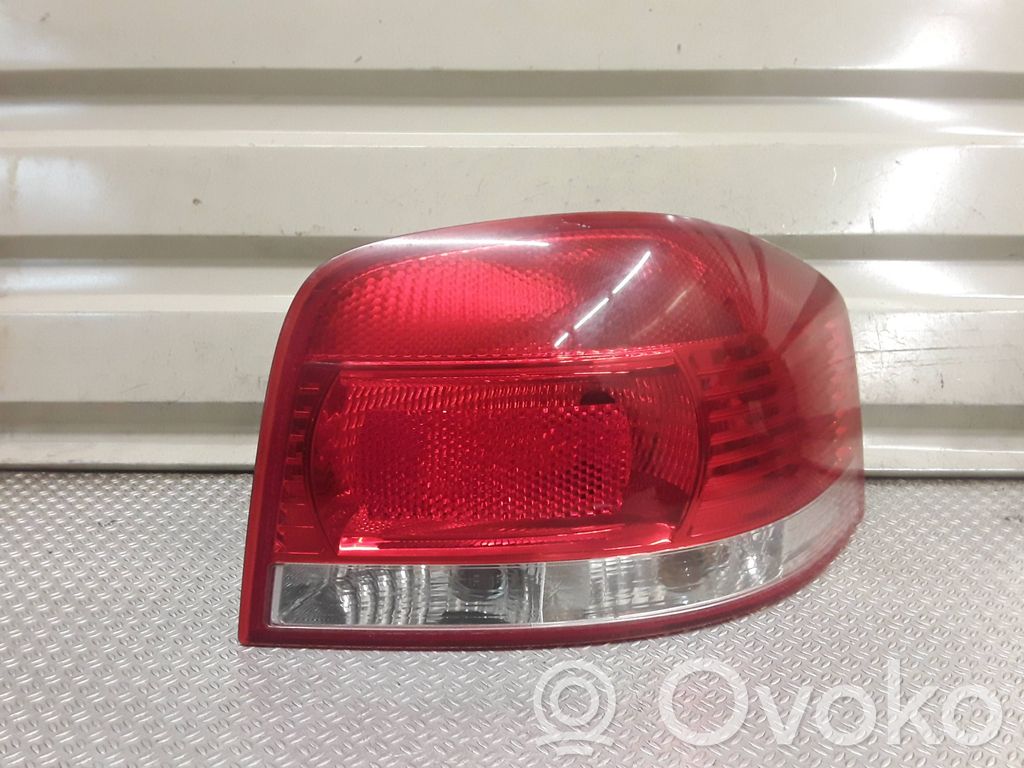 Lampa tylna   8P0945096