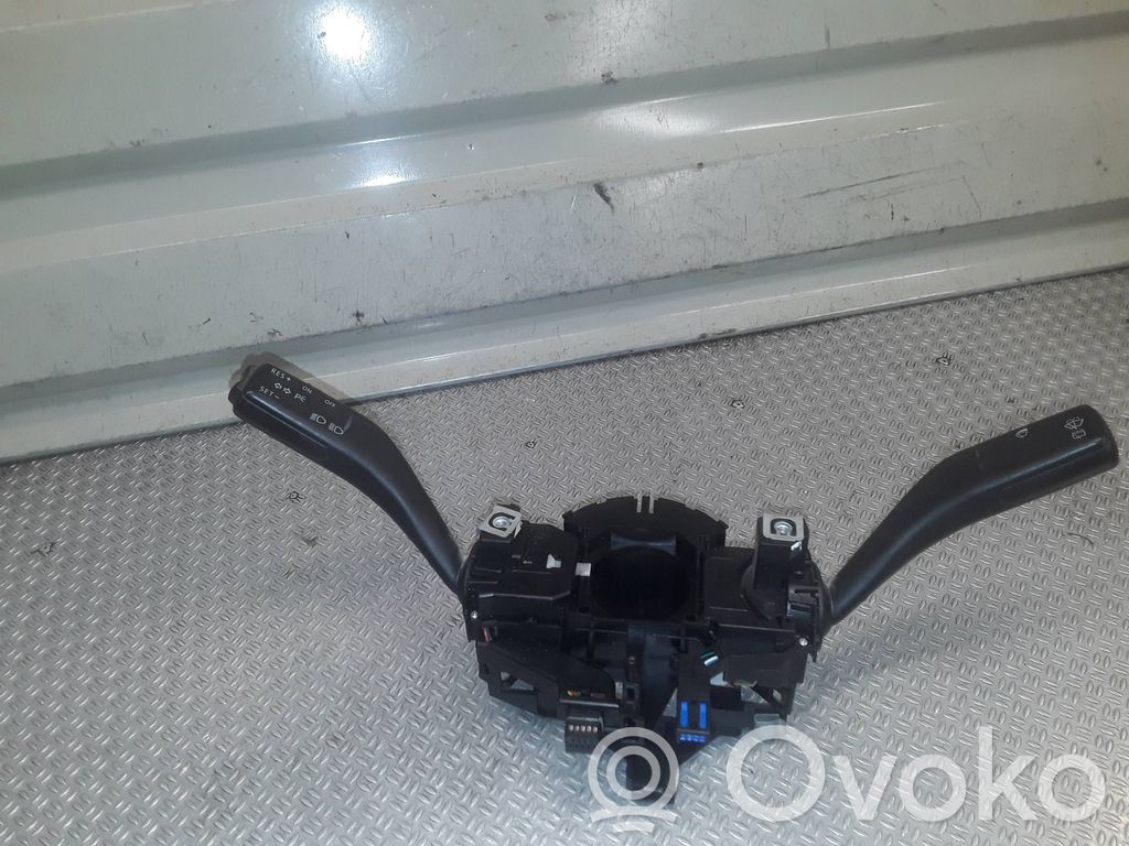 Volkswagen Touran I Leva/interruttore dell’indicatore di direzione e tergicristallo