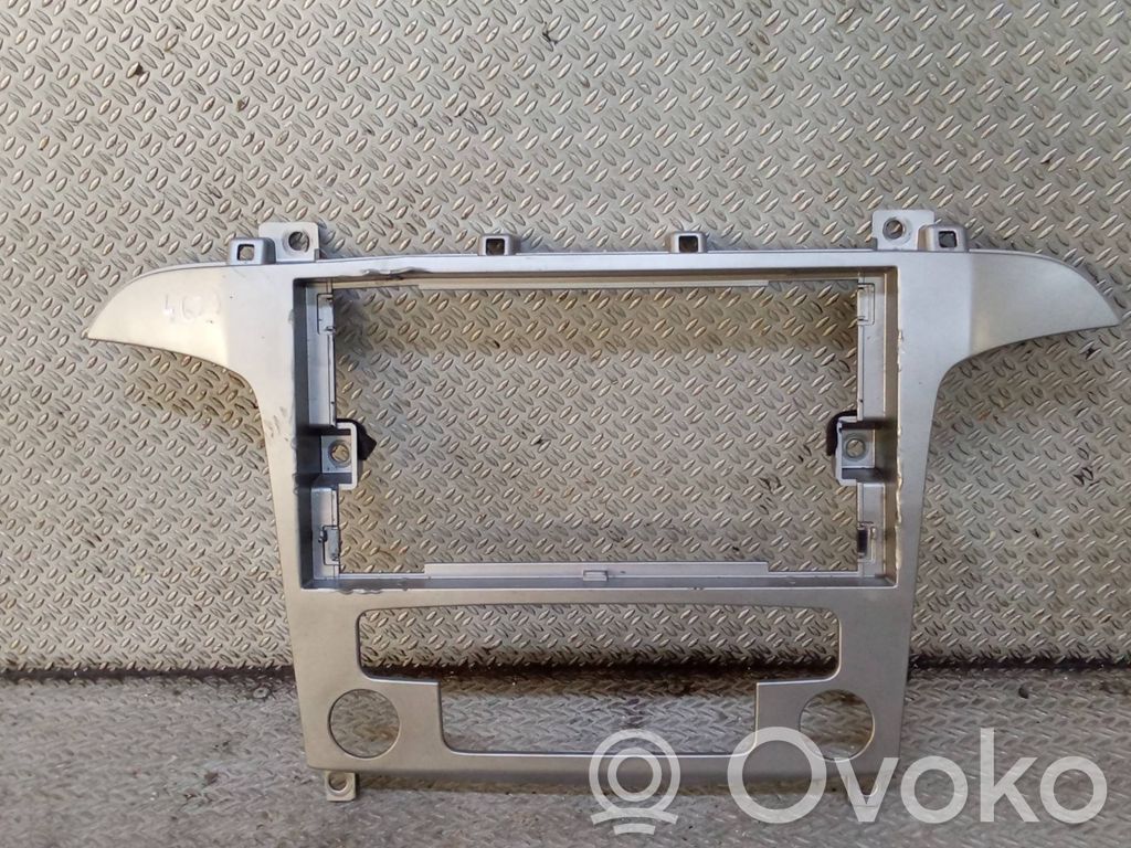 Rămă unitate radio/GPS   6M2118522BE37QC
