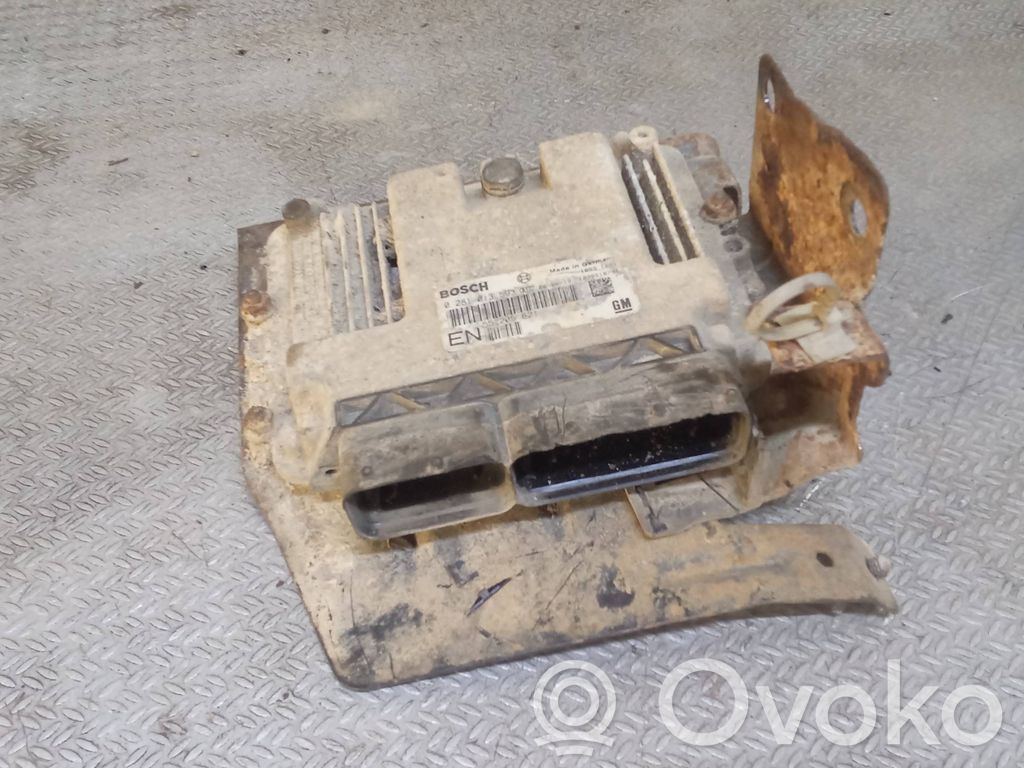 Opel Zafira B Sterownik / Moduł ECU 