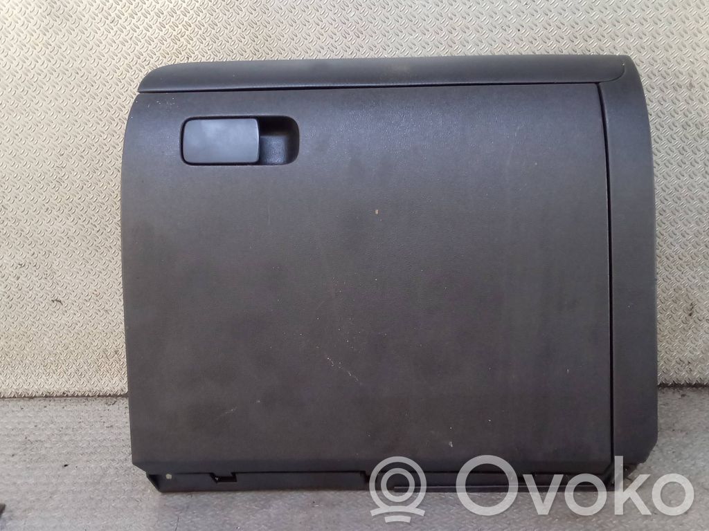 Volkswagen Jetta VI Handschuhfach