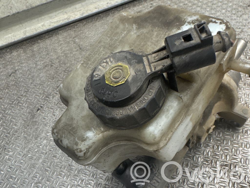 Volkswagen Golf VI Pääjarrusylinteri 