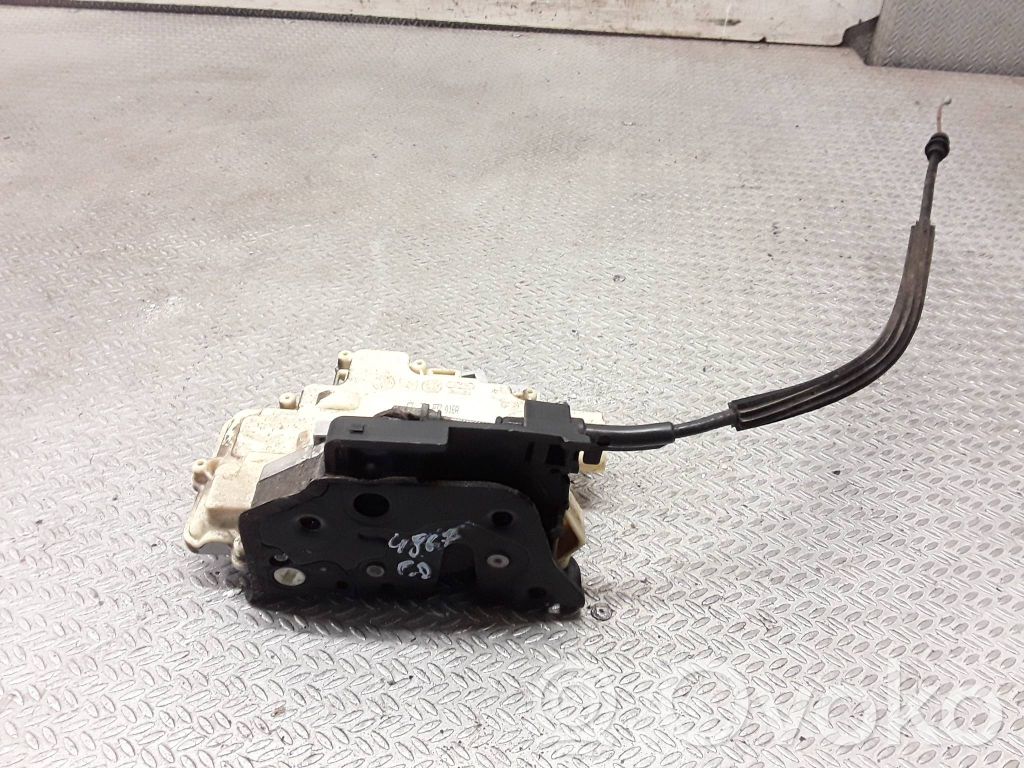Volkswagen PASSAT B6 Etuoven lukko 