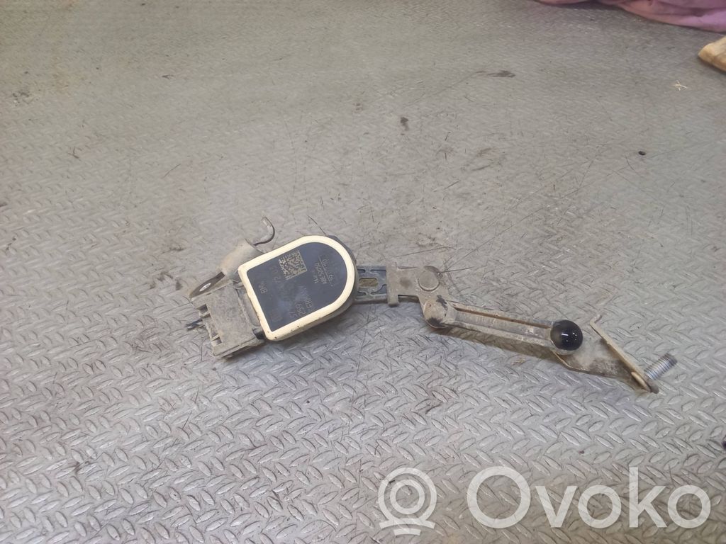 BMW 7 F01 F02 F03 F04 Ajovalon korkeusanturi