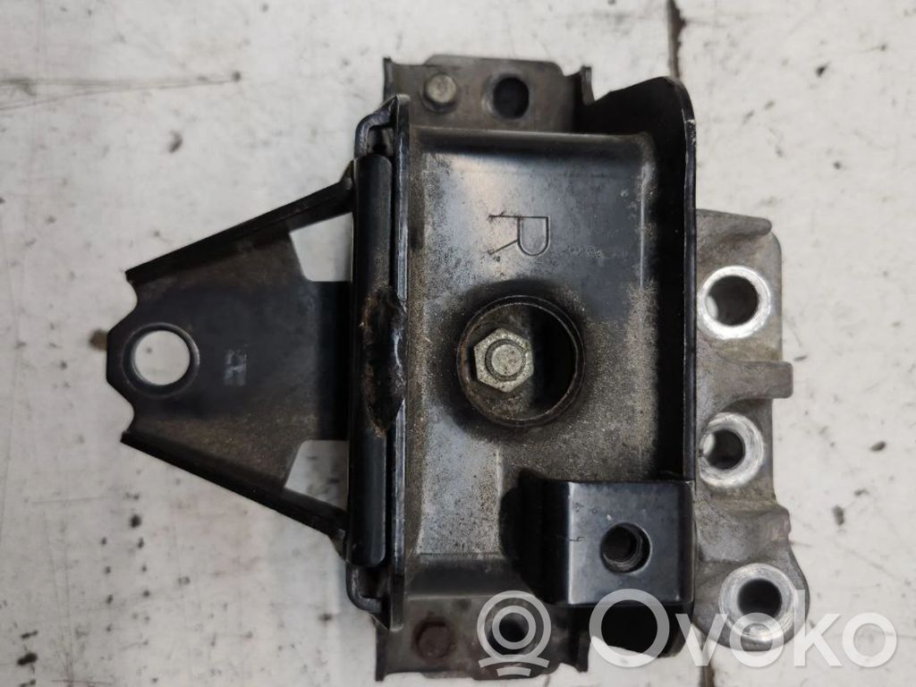 Mitsubishi Outlander Engine mount bracket 
