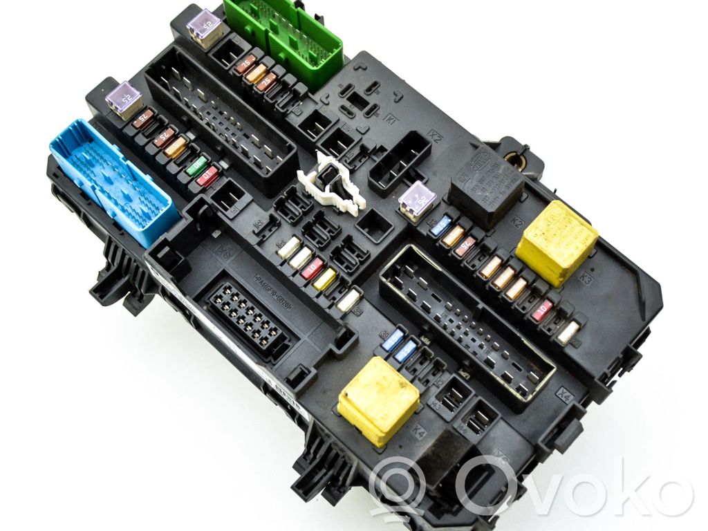 Opel Astra H Fuse module 